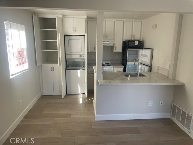 Detail Gallery Image 9 of 26 For 3703 Country Oaks Loop #B,  Ontario,  CA 91761 - 1 Beds | 1 Baths