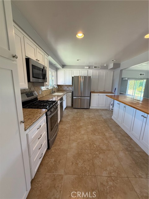 4561 Mimosa Drive, Yorba Linda CA: https://media.crmls.org/medias/5634a3f9-d07d-4a65-b728-1b4edea6a03a.jpg