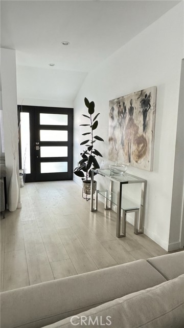 5357 Ellenvale Avenue, Woodland Hills CA: https://media.crmls.org/medias/5635a25c-6735-49e7-9bf0-1fbd8af63fac.jpg
