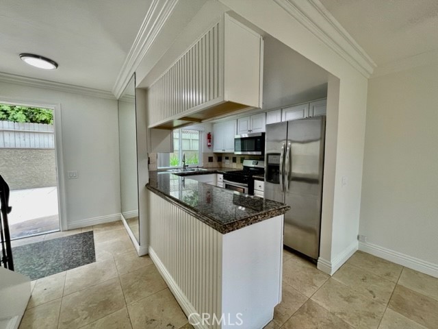 Detail Gallery Image 3 of 27 For 2558 Orange Ave #4,  Costa Mesa,  CA 92627 - 3 Beds | 2/1 Baths