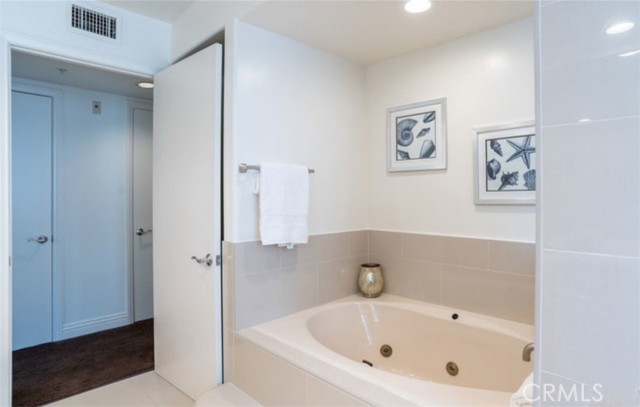 1819 Holmby Avenue, Los Angeles CA: https://media.crmls.org/medias/563654fd-a8b8-4e54-9c94-fa774ed008ea.jpg