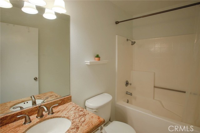 2nd bathroom with bathtub