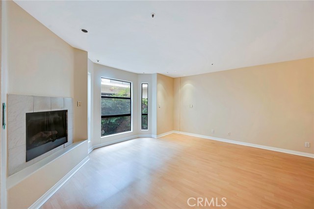 1161 SPAZIER Avenue, Glendale CA: https://media.crmls.org/medias/563726dc-2b5b-4e96-a2aa-bb3181b0112a.jpg