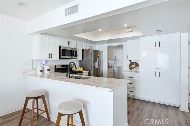 Detail Gallery Image 9 of 45 For 1669 S Heritage #C,  Anaheim,  CA 92804 - 3 Beds | 2/1 Baths