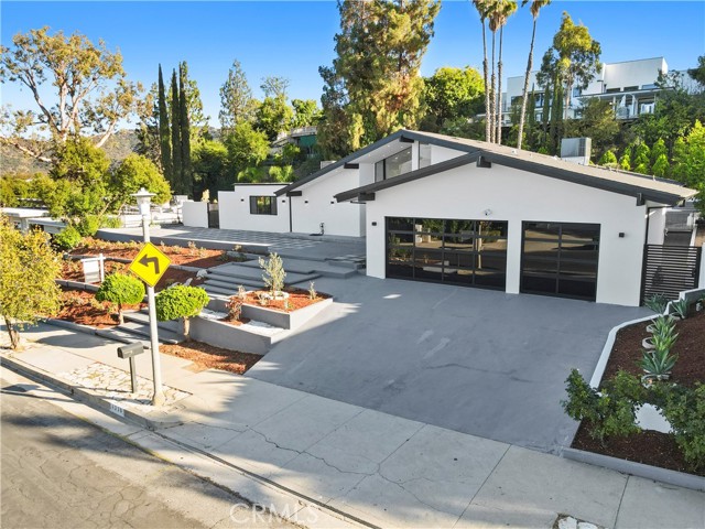 4230 Alonzo Avenue, Encino CA: https://media.crmls.org/medias/56379fe8-0ecc-4f9e-8a53-169d396338fe.jpg