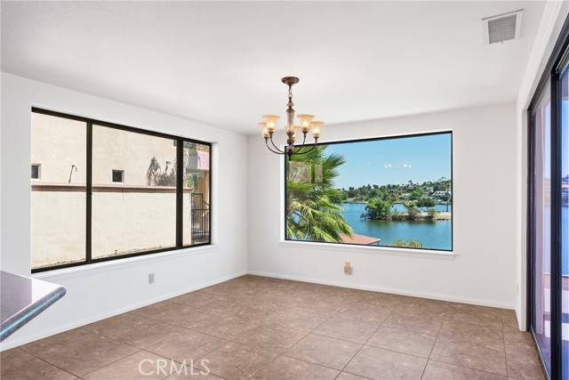 21998 Strawberry Lane, Canyon Lake CA: https://media.crmls.org/medias/5639deed-cf14-4873-97d7-53267934279e.jpg