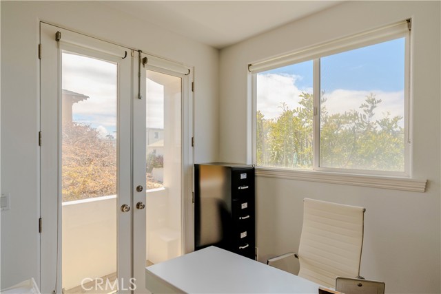 300 19TH Street, Manhattan Beach CA: https://media.crmls.org/medias/563a0fb3-2c03-4abc-b362-c990c4e781e7.jpg