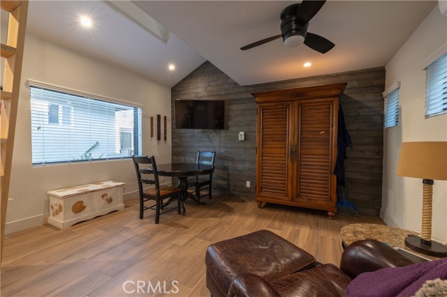 Detail Gallery Image 26 of 33 For 2289 Stearnlee Ave, Long Beach,  CA 90815 - 3 Beds | 3 Baths