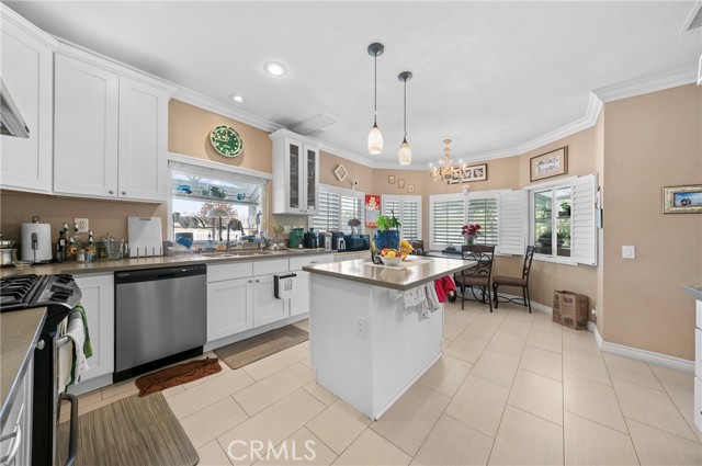 Detail Gallery Image 10 of 60 For 24300 Knoll Ct, Diamond Bar,  CA 91765 - 5 Beds | 3 Baths