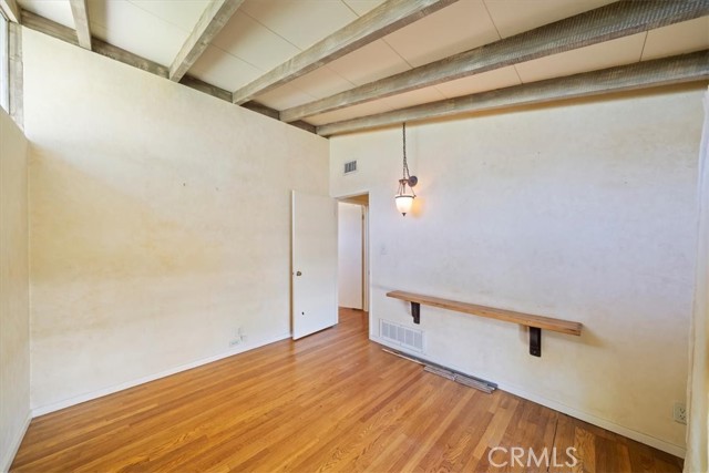 901 E Walnut Avenue, Glendora CA: https://media.crmls.org/medias/563a9826-1ea6-4c33-80f7-c233c909dfe9.jpg