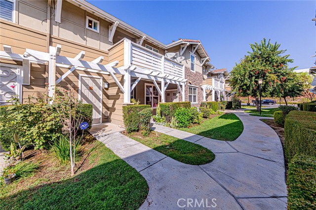 Detail Gallery Image 2 of 44 For 735 Francesca #202,  Walnut,  CA 91789 - 2 Beds | 2 Baths