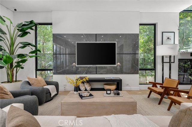 15231 Greenleaf Street, Sherman Oaks CA: https://media.crmls.org/medias/563ab563-66cf-4f6f-85bb-723624e5863f.jpg