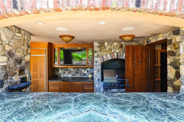 20 Cherry Hills Lane, Newport Beach CA: https://media.crmls.org/medias/563ba137-e51a-4c70-b04f-e84775cc92de.jpg