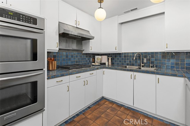 Detail Gallery Image 5 of 38 For 444 Oneida Dr, Pasadena,  CA 91107 - 2 Beds | 3 Baths