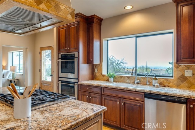 Detail Gallery Image 23 of 75 For 3230 Nacimiento Lake Dr, Paso Robles,  CA 93446 - 7 Beds | 3/1 Baths