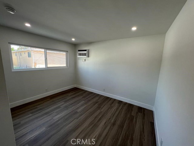 11347 Emelita Street photo 4