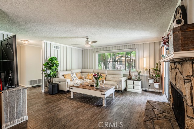 Detail Gallery Image 8 of 23 For 28366 Princessa Ct, Murrieta,  CA 92563 - 2 Beds | 2 Baths