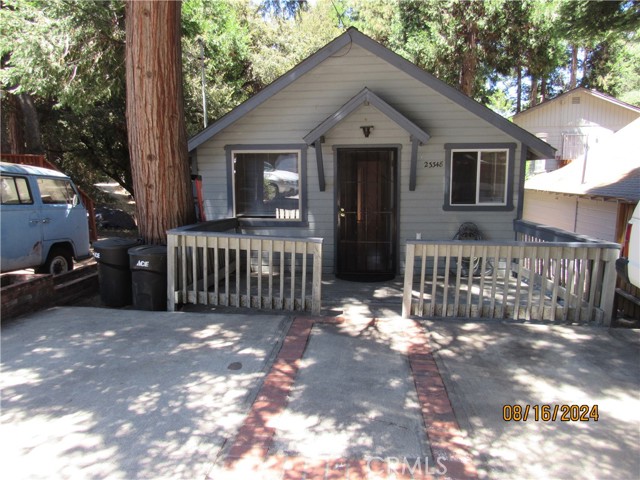 Detail Gallery Image 2 of 17 For 23348 South Village Ln., Crestline,  CA 92325 - 1 Beds | 1 Baths