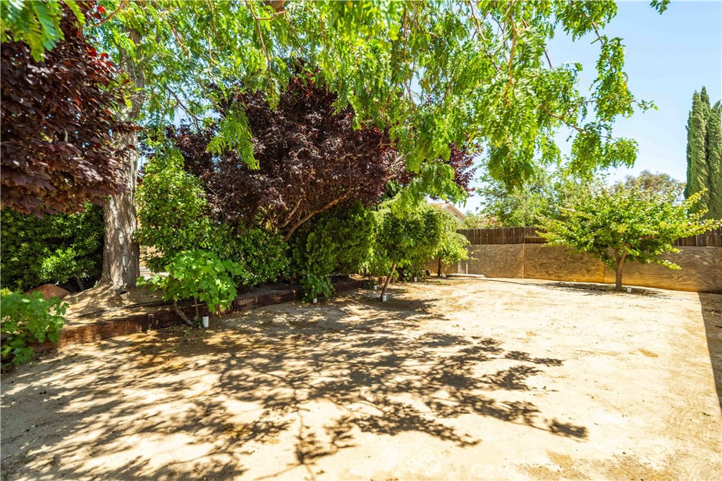 https://media.crmls.org/medias/5640bfa4-5be4-4d7f-ab94-2b9e30d9198d.jpg?preset=X-Large
