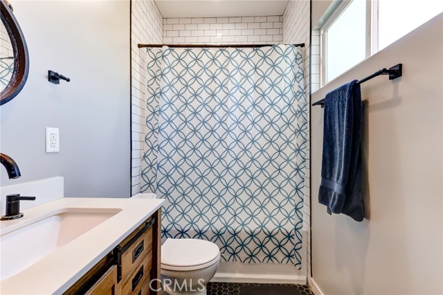 2108 Lemon Avenue, Long Beach CA: https://media.crmls.org/medias/5641458d-2e95-4bc4-a5ed-2305d4761a2f.jpg