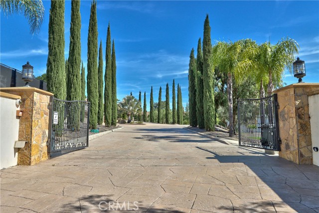 Detail Gallery Image 5 of 75 For 31280 Pescado, Temecula,  CA 92592 - 7 Beds | 7/1 Baths