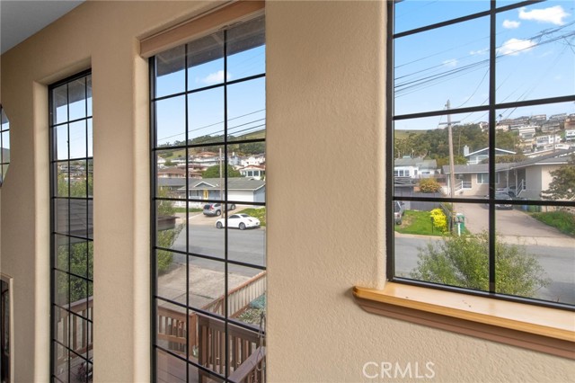 2761 Hemlock Avenue, Morro Bay CA: https://media.crmls.org/medias/56421514-5934-47ef-beeb-a66e70c49cb7.jpg
