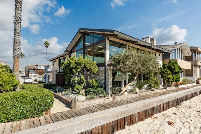 Detail Gallery Image 9 of 70 For 2 Laguna Pl, Long Beach,  CA 90803 - 4 Beds | 4 Baths