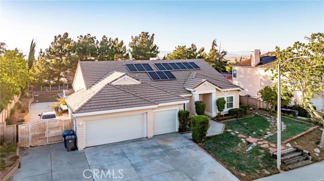 42153 Parkmont Drive, Lancaster CA: https://media.crmls.org/medias/56447462-039d-4cf1-ae76-57e0cbd2e9f6.jpg