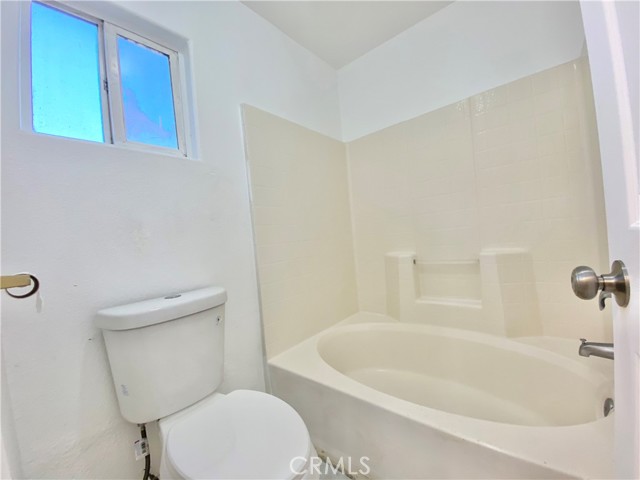 Detail Gallery Image 23 of 28 For 17048 Monaco Dr, Victorville,  CA 92395 - 4 Beds | 2/1 Baths