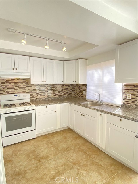 Detail Gallery Image 6 of 15 For 12196 Carnation Ln #B,  Moreno Valley,  CA 92557 - 2 Beds | 1/1 Baths