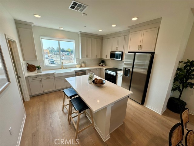 Detail Gallery Image 4 of 27 For 5864 Linden, Long Beach,  CA 90805 - 2 Beds | 2/1 Baths