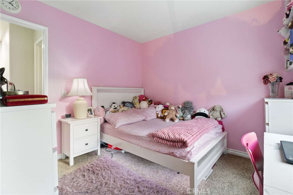 https://media.crmls.org/medias/5649d4d8-c19a-42a0-a229-9db374015dd7.jpg?preset=X-Large