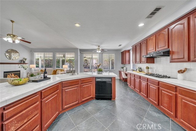 Detail Gallery Image 21 of 46 For 5722 Canoe Dr, Corona,  CA 92880 - 4 Beds | 3 Baths