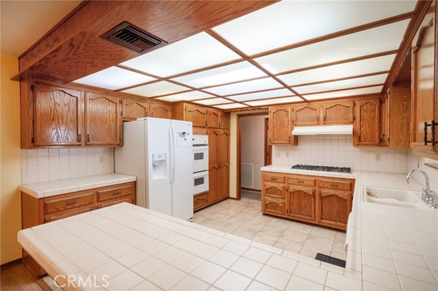 4050 Bordeaux Lane, Hemet CA: https://media.crmls.org/medias/564a6152-7157-4b09-a6be-24de8ca476d1.jpg