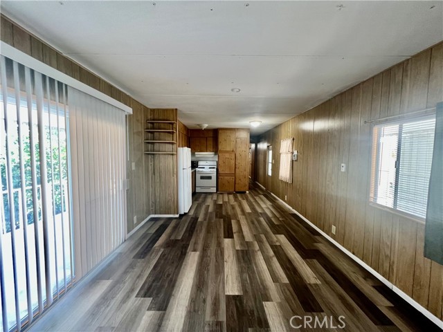 880 N Lake Street, Hemet CA: https://media.crmls.org/medias/564b54b3-9b4c-4217-a62e-5e6e3513a9de.jpg