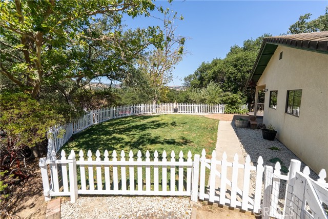 9575 Laurel Road, Atascadero CA: https://media.crmls.org/medias/564b8bda-8f52-489a-afd0-c18011a0798f.jpg