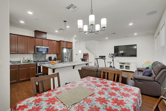 Detail Gallery Image 10 of 31 For 9925 Del Surf Ln, Elk Grove,  CA 95757 - 3 Beds | 3 Baths