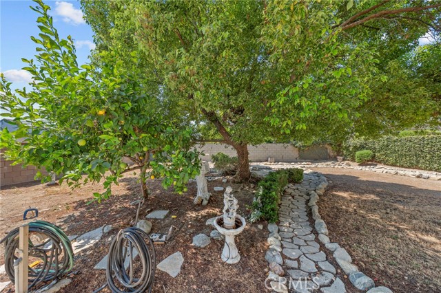 6763 Poinsettia Court, Chino CA: https://media.crmls.org/medias/564c1609-c032-4528-a926-536b6b14e56f.jpg