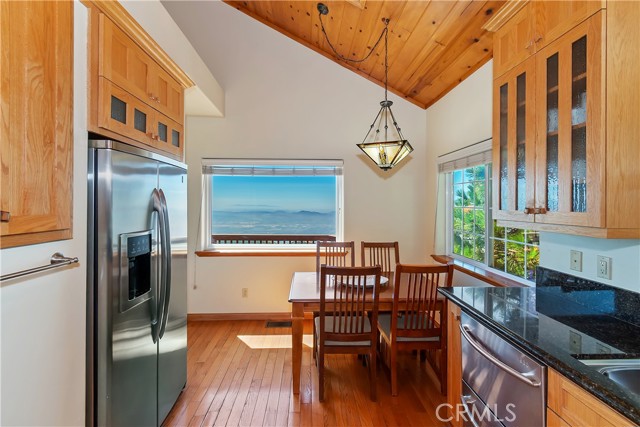 Detail Gallery Image 18 of 44 For 22665 Valley View Dr, Crestline,  CA 92325 - 4 Beds | 3 Baths