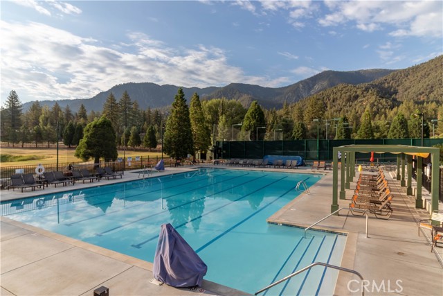 14704 Pinehurst Drive, Pine Mountain Club CA: https://media.crmls.org/medias/564d7c4d-97de-4d9c-a56b-c49513bba66e.jpg
