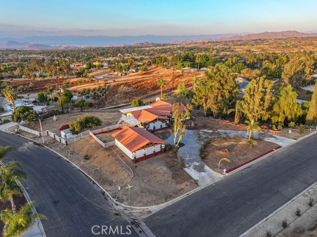 Detail Gallery Image 4 of 47 For 16066 Rancho Verde Cir, Riverside,  CA 92506 - 4 Beds | 3 Baths