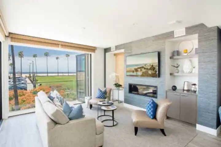 Detail Gallery Image 3 of 13 For 926 E Oceanfront, Newport Beach,  CA 92661 - 3 Beds | 3 Baths