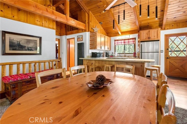 Detail Gallery Image 5 of 25 For 39273 Peak Ln, Big Bear Lake,  CA 92315 - 3 Beds | 2 Baths