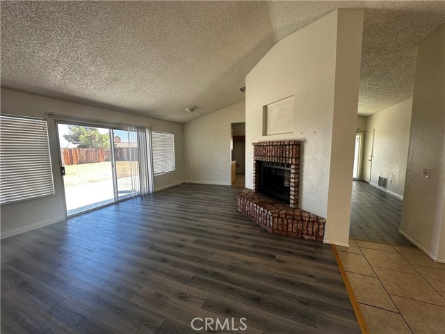 Detail Gallery Image 10 of 14 For 13275 Wrangler Ln, Victorville,  CA 92392 - 4 Beds | 2 Baths