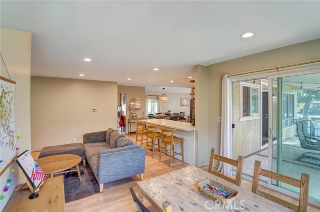 Detail Gallery Image 4 of 32 For 1919 W Coronet Ave #153,  Anaheim,  CA 92801 - 3 Beds | 2 Baths