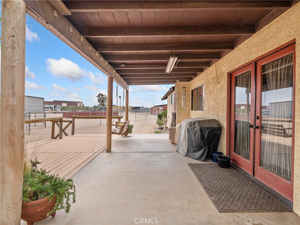 https://media.crmls.org/medias/56521a7c-b740-4d30-9297-c606c139f822.jpg?preset=X-Large
