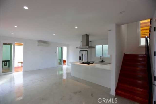 1220 Thorn W, San Diego CA: https://media.crmls.org/medias/565244e7-6acd-42d4-b809-19183372e3b7.jpg