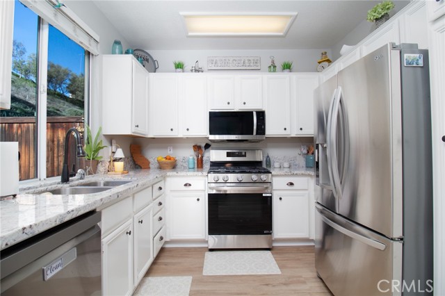 Detail Gallery Image 7 of 24 For 922 Pala Mesa, Corona,  CA 92879 - 3 Beds | 2/1 Baths