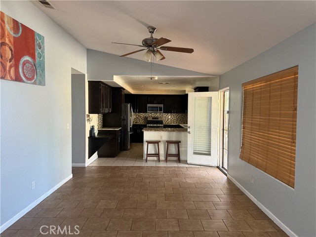 Detail Gallery Image 9 of 27 For 30456 Avenida Caylee, Homeland,  CA 92548 - 4 Beds | 3 Baths