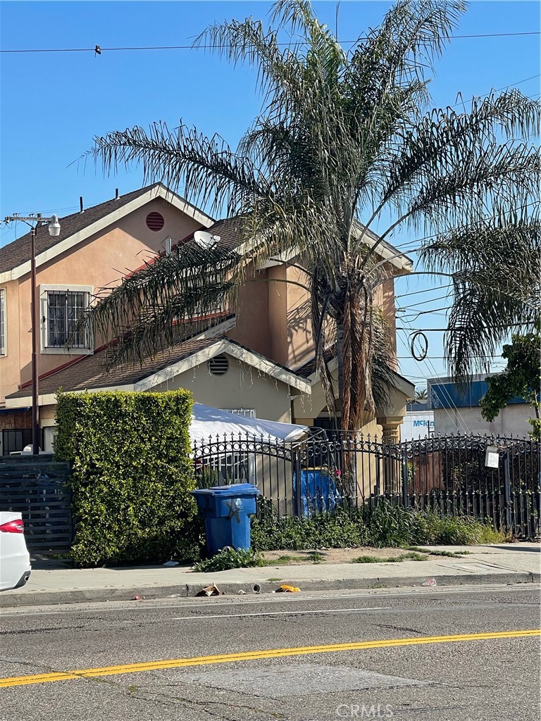 115 W Imperial, Los Angeles, CA 90061